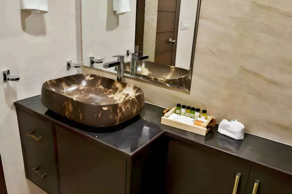 Comfortable deluxe room setup at Marigold Inn Homestay Jaipur