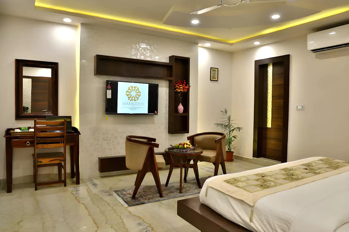 Cozy bedroom at Marigold Inn Homestay Jaipur